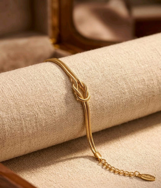 Chic & Bold Knot Bracelet